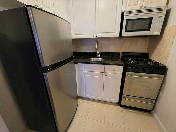 3rd image of 312 W 87th St #2DD