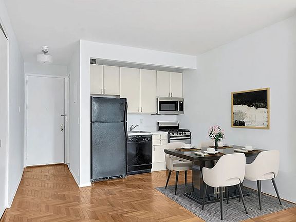 3rd image of 301 W 57th St APT 22E
