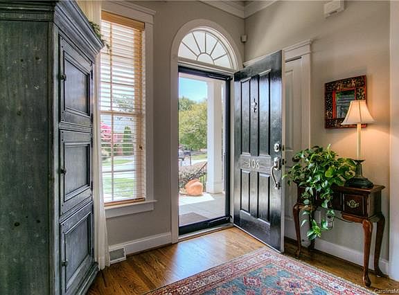 3rd image of 108 Saint Giles Ct