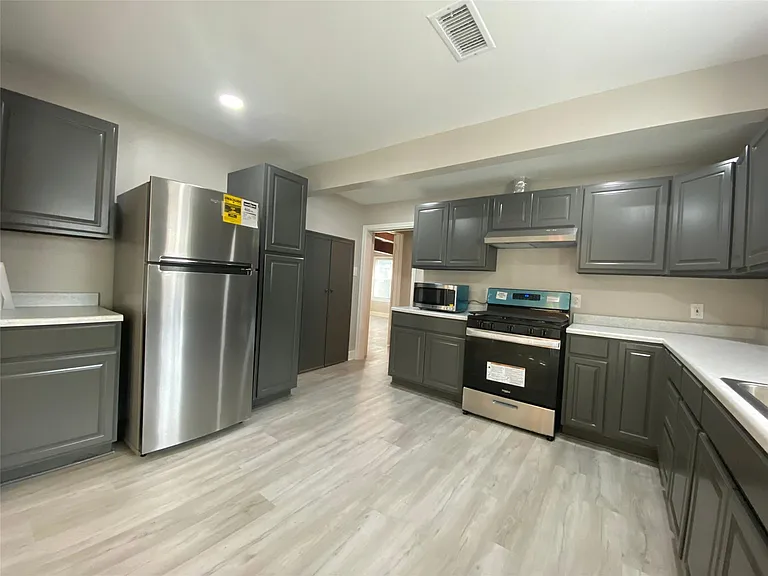 628 King St — Photo 10