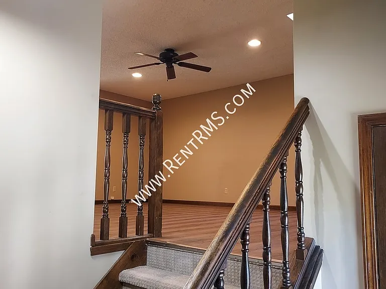 4643 SW 8th Ave — Photo 3