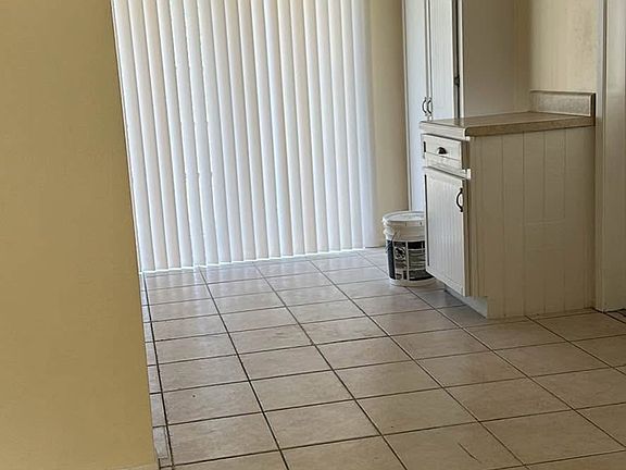 4th image of 3019 Hillsdale Ave #A