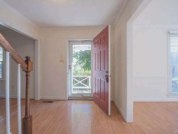 5th image of 6023 Newington Dr