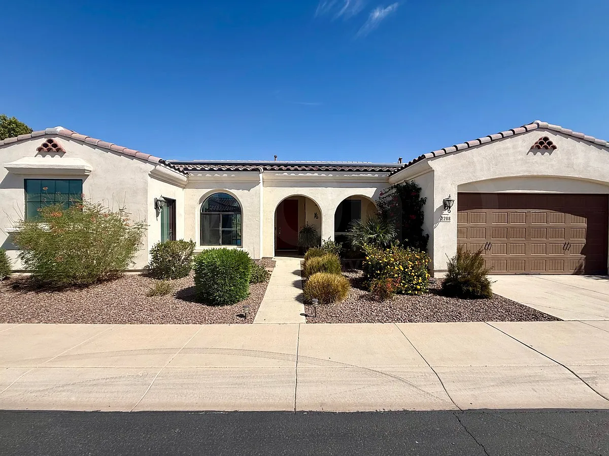3 bed, 2.0 bath, 2210 sqft, $2,999 — Photo 1