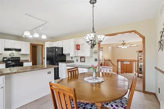 1606 Manchester Xing — Photo 11