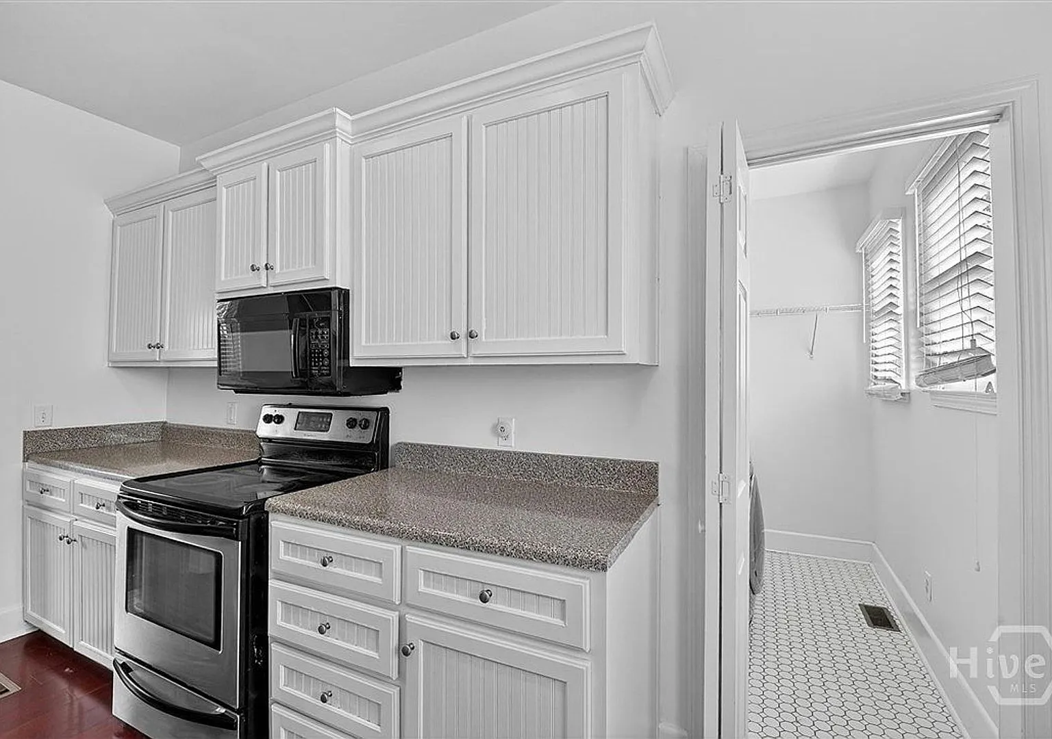3BR/3BA Downtown Savannah Home | Bath Per Bedroom | Walk to SCAD & Starland | Pet Friendly — Photo 4