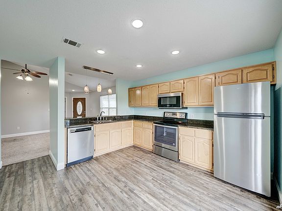 3rd image of 6301 Lake Joanna Cir