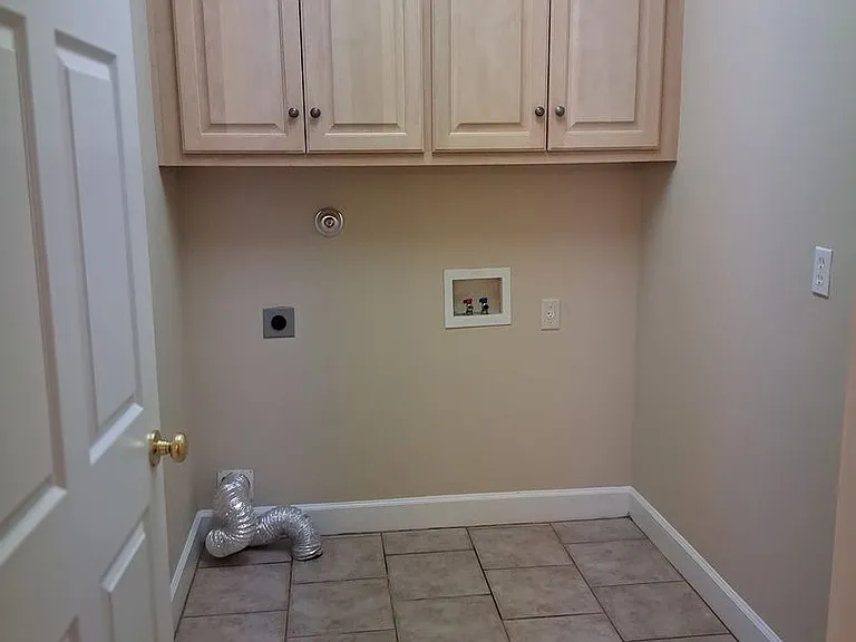9950 Meadowood Dr — Photo 4