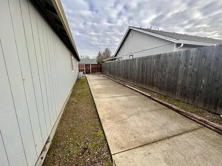 1902 Regal Ave — Photo 11