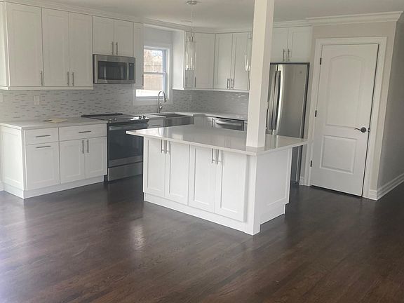5th image of 43 Edmore Ln S
