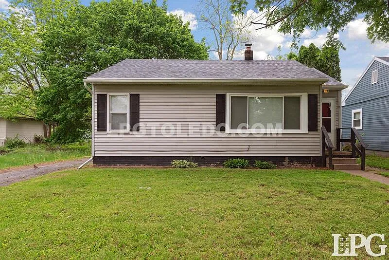2 bed, 1.0 bath, 752 sqft, $1,000 — Photo 1