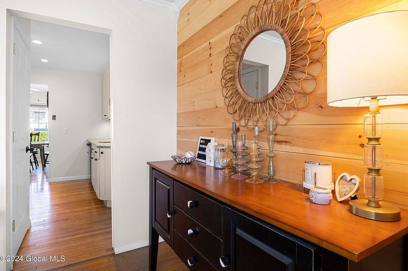 3rd image of 12 Crestwood Avenue