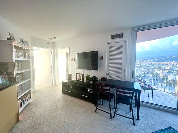 4th image of 801 S King St APT 3907