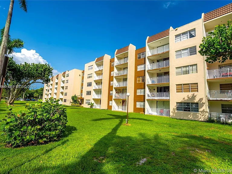 6930 Miami Gardens Dr #1-209 — Photo 10