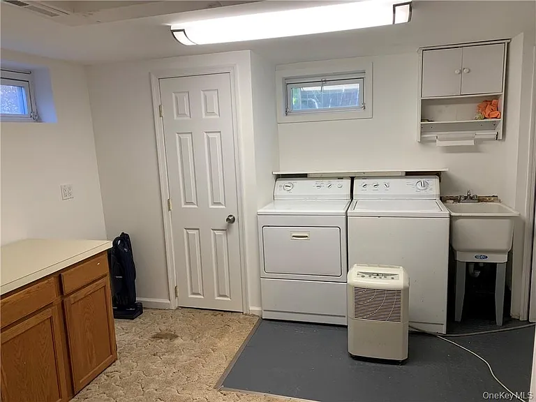 10 W Clarkstown Rd — Photo 18