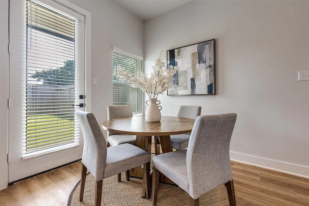 3 bed, 2.5 bath, 1546 sqft, $2,200 — Photo 4