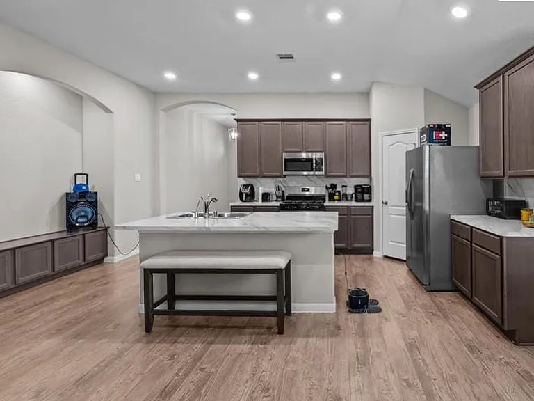 689 Forest Bend Ln — Photo 6