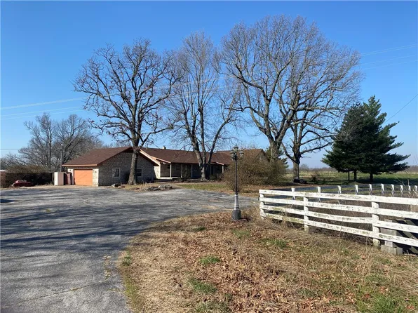 12421 Route E, Pineville, MO 64856