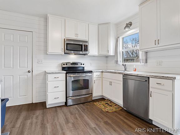 4th image of 515 Ferndale Ave NW