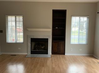 5 Windsor Cir, South Elgin, IL 60177