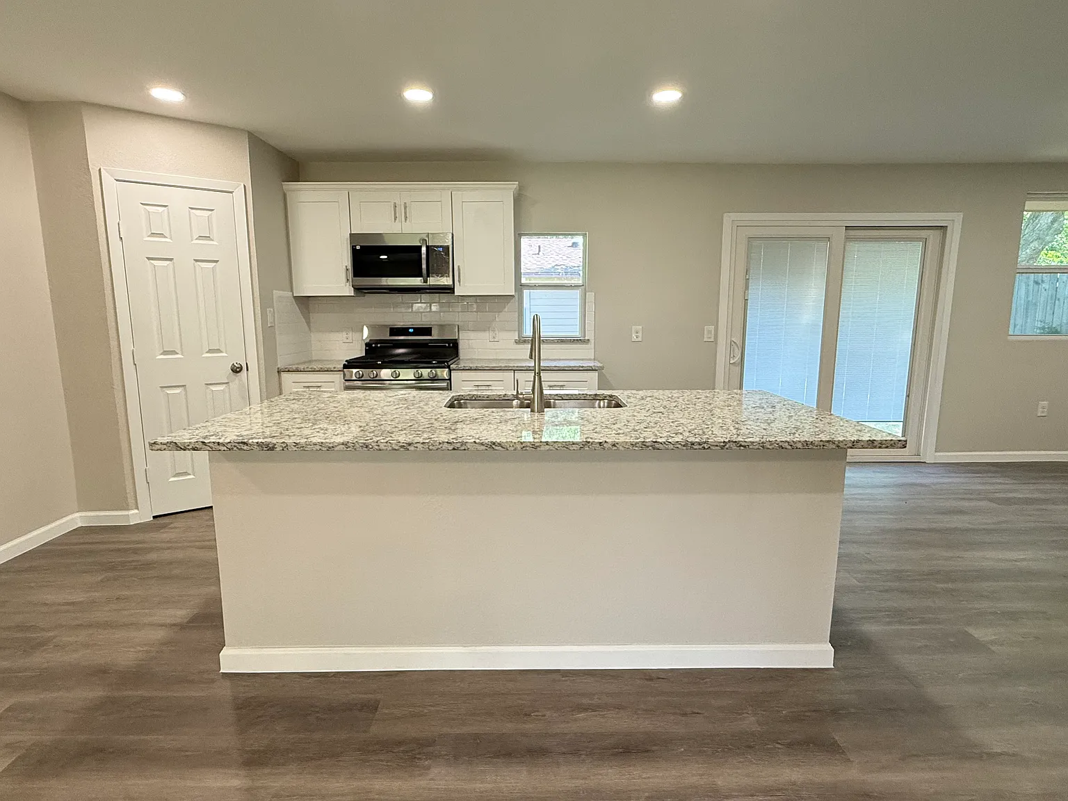 1817 Crescent St — Photo 3