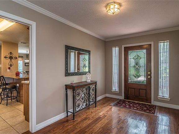 4th image of 1935 Prairie Creek Dr