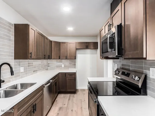 2601 E Warwick Vis, Tucson, AZ 85713