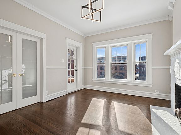 5th image of 2114 W North Ave APT 2E