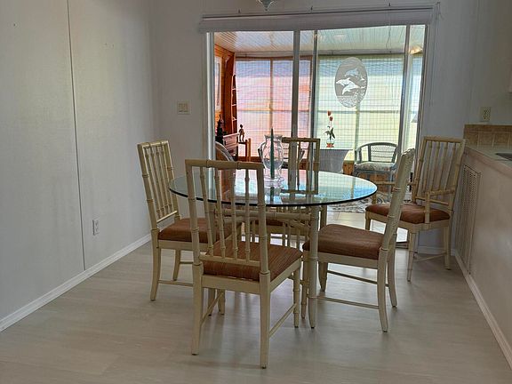 4th image of 962 Barefoot Boulevard