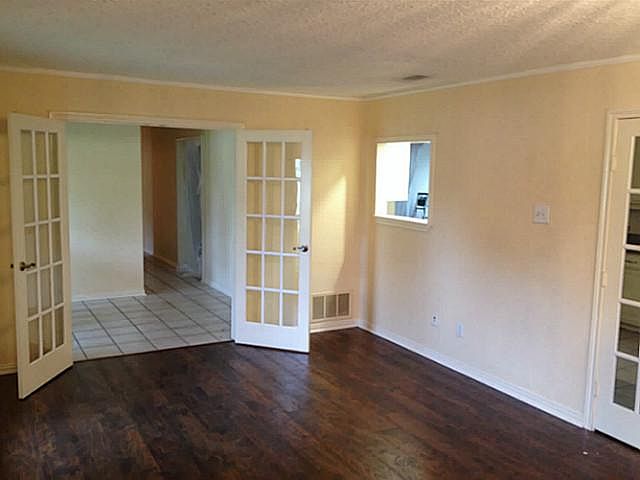 1st image of 4308 Village Green Dr