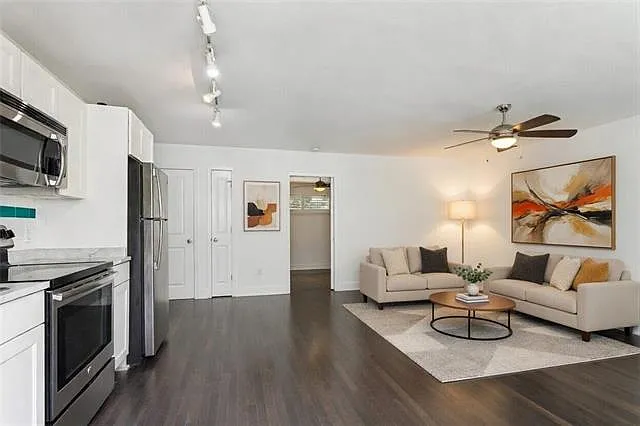 2833 Saint Charles Ave — Photo 5