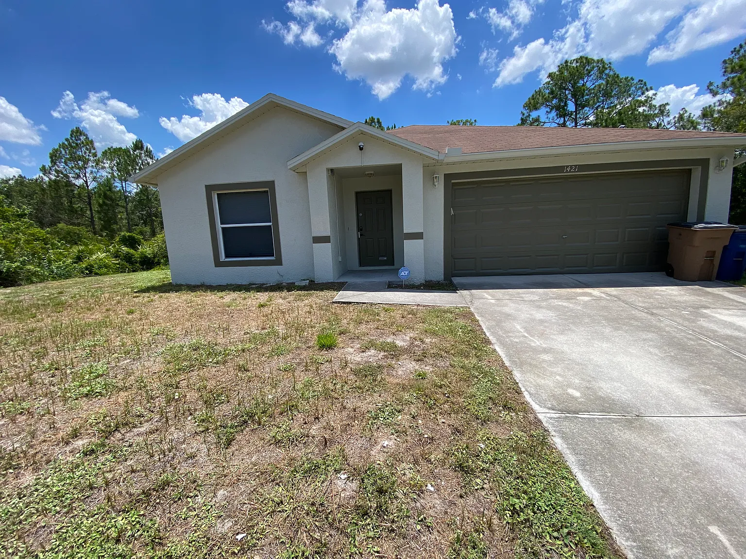 3 bed, 1927 sqft, $1,900 — Photo 1