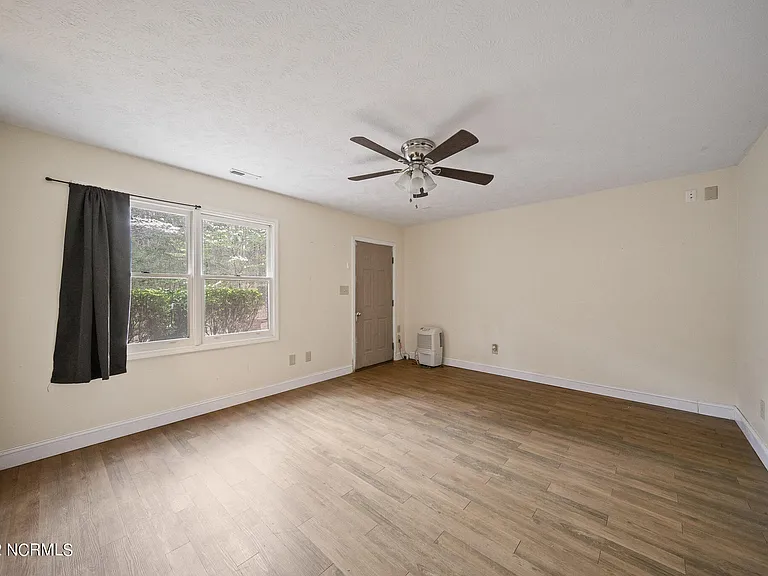 300 Clearfield Ln — Photo 20