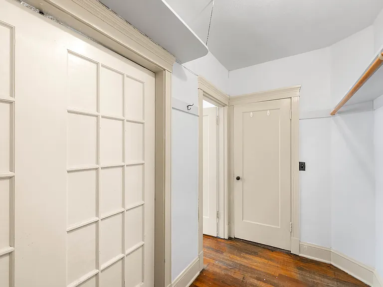 Historic Paramount Apartments — Photo 9