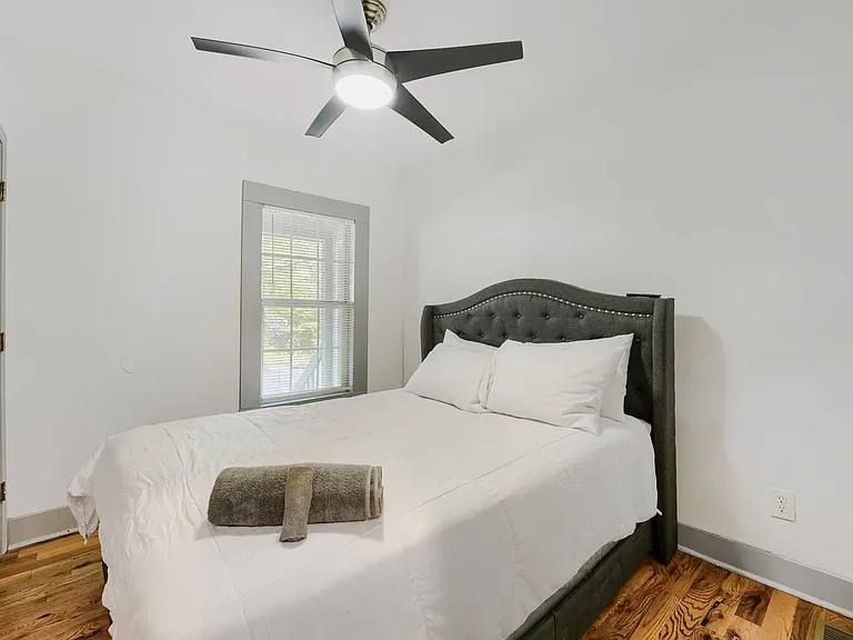 988 Coleman St SW — Photo 11