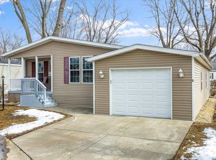 1075 Lakewood Rd, Elgin, IL 60123