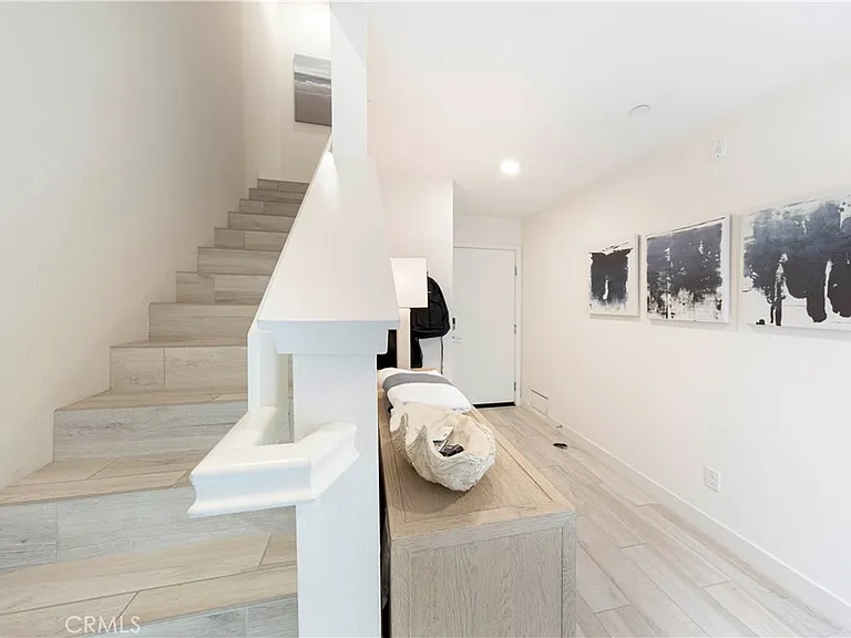 983 Doheny Way — Photo 6