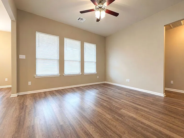 2210 Hayes St — Photo 6
