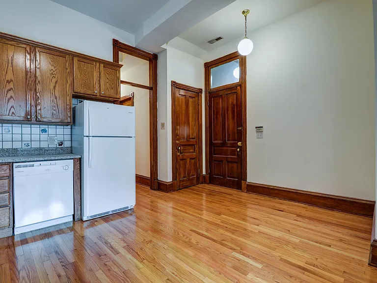 2247 N Lincoln Ave #2 — Photo 5