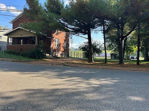 2nd image of 1112 Wheeling Ave