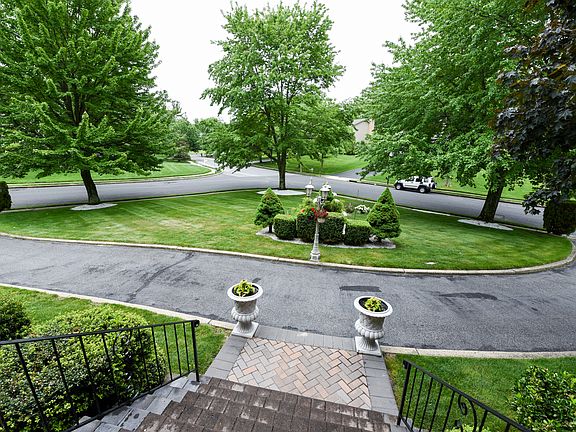 CONVENIENT CIRCULAR DRIVEWAY