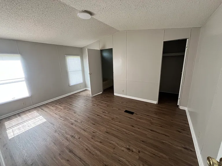 1812 Brinson St — Photo 5