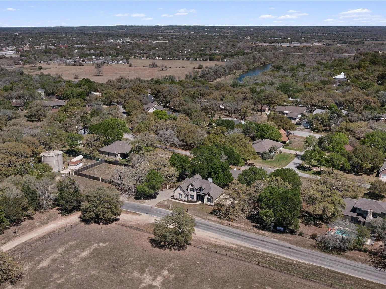 4 bed, 2.5 bath, 2485 sqft, $3,550 — Photo 3