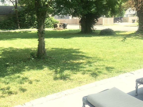 Relaxing patio, fenced corner lot.