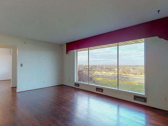 5th image of 2027 W Canal Dr