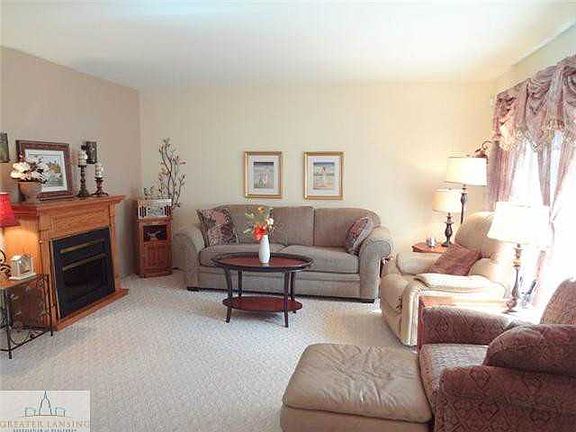 3rd image of 2426 Darby Dr
