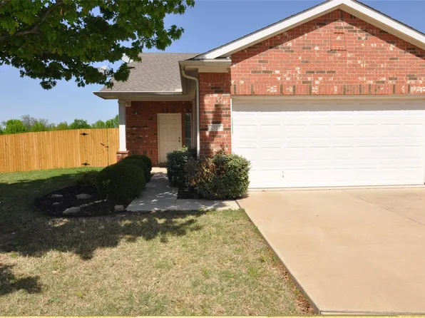 7512 Howling Coyote Ln, Fort Worth, TX 76131