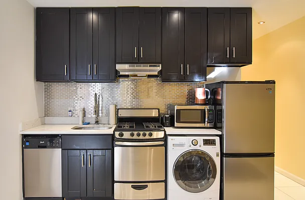 Rented by Bohemia Realty Group | media 19