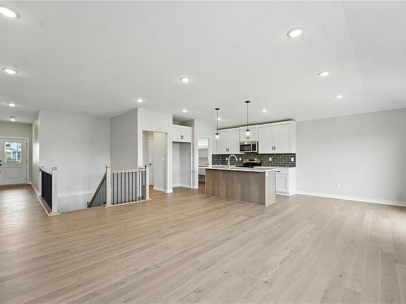 3rd image of 4421 SW Grindstone Cir