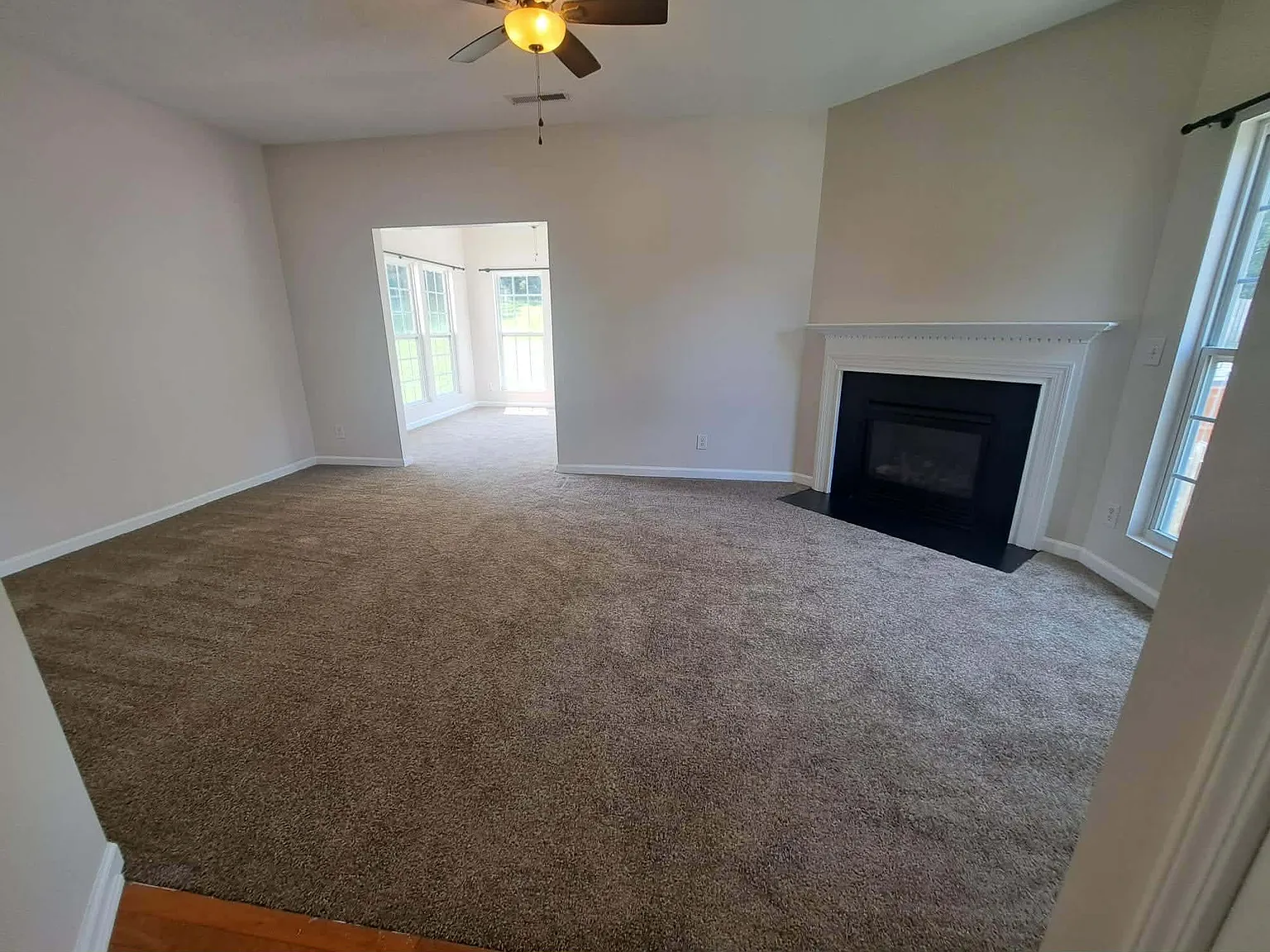 4 bed, 2.5 bath, 1762 sqft, $2,295 — Photo 2